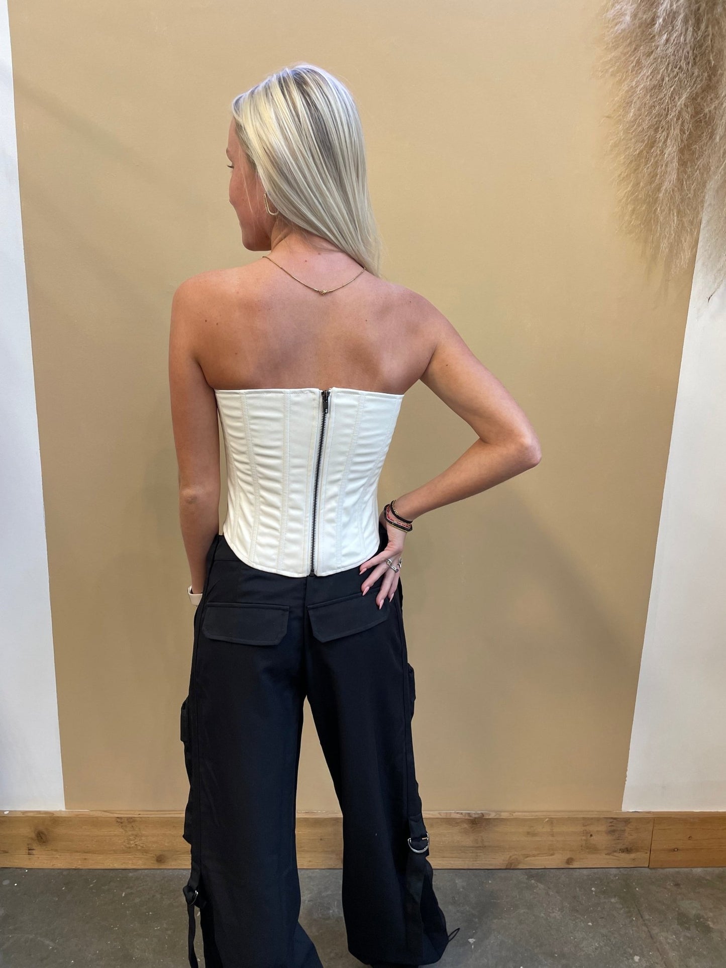 Naomi Bustier - Arete Style