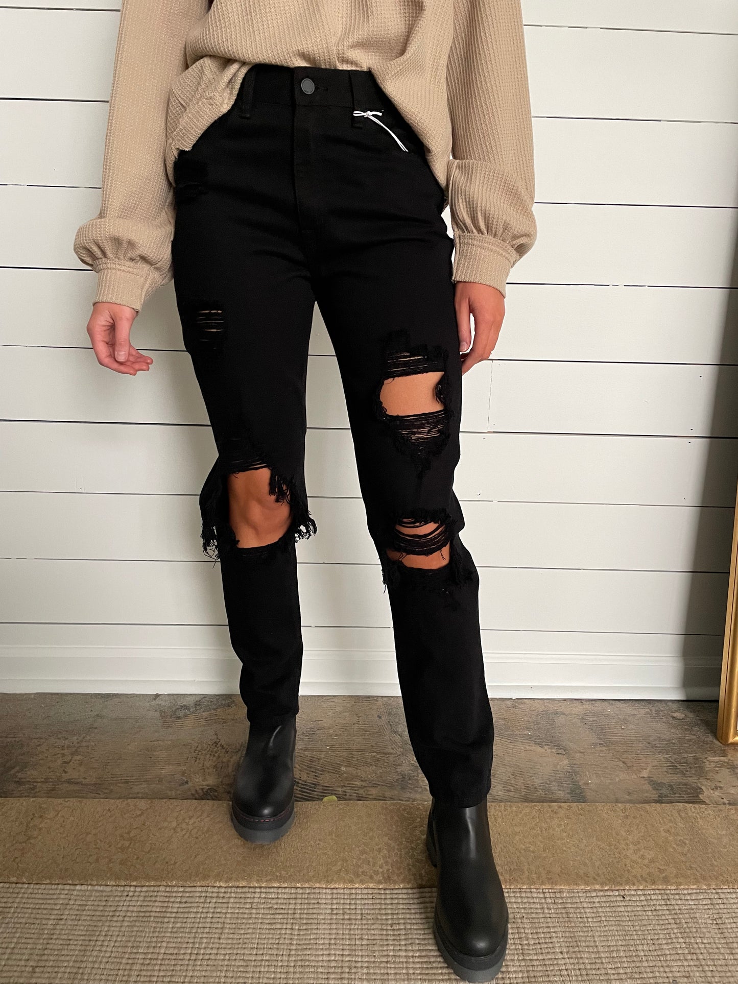 Distressed High Waisted Girlfriend Jean Black - Arete Style
