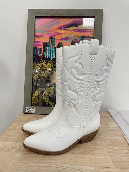 Walk This Way White Cowgirl Boots - Arete Style